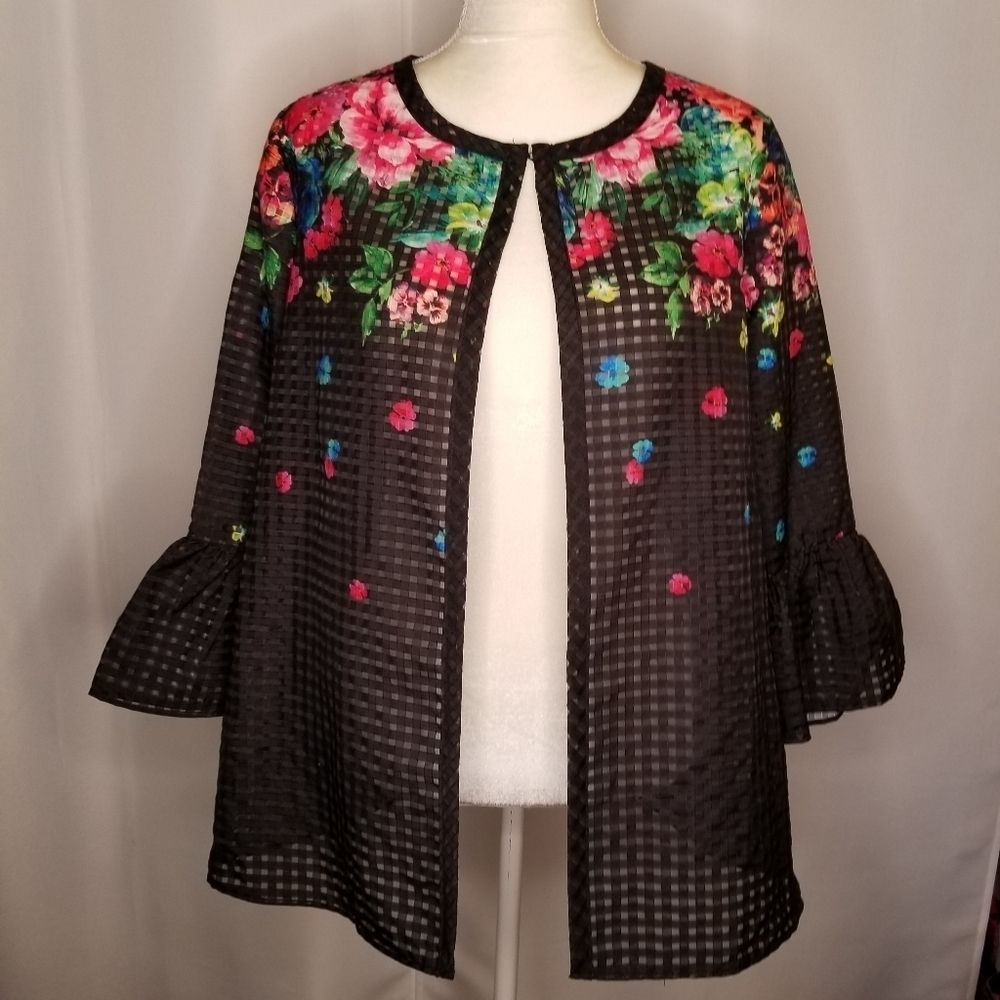 TRAVEL ELEMENTS Floral Top